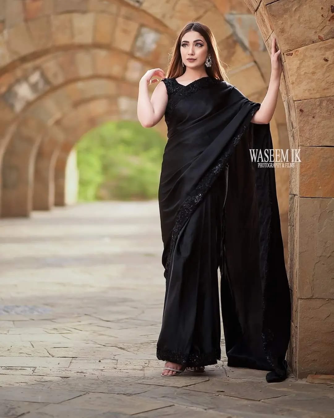 Black Soft Silk Kanjivaram Saree - Dress me Royal