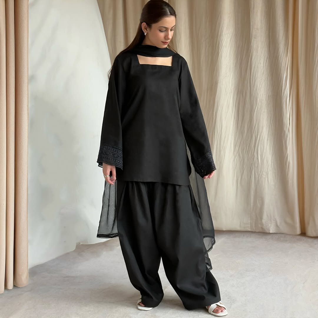 Black Stylish Farshi Dress (03 Piece)